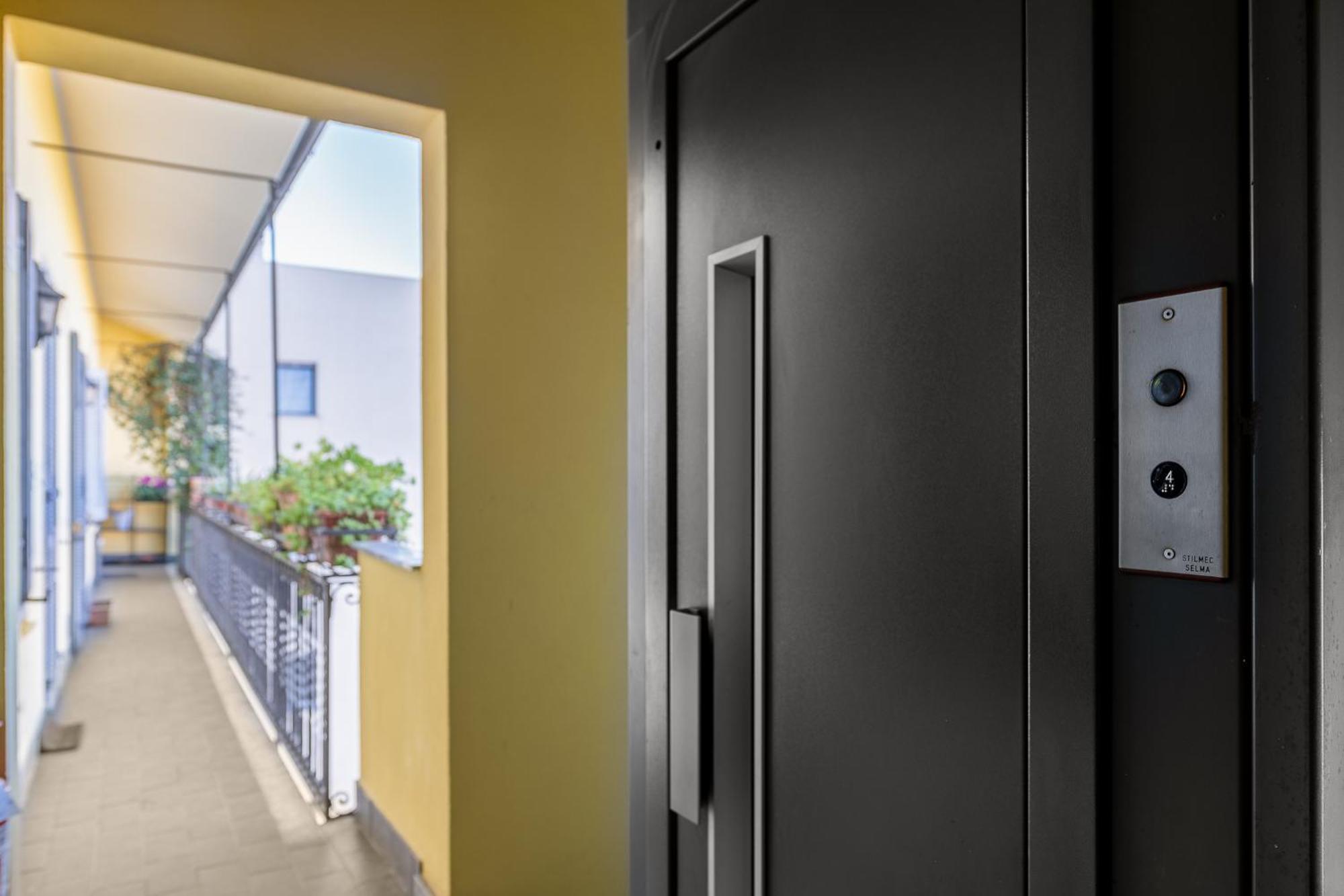 ミラノBright Loft - Free Private Parkingアパートメント エクステリア 写真